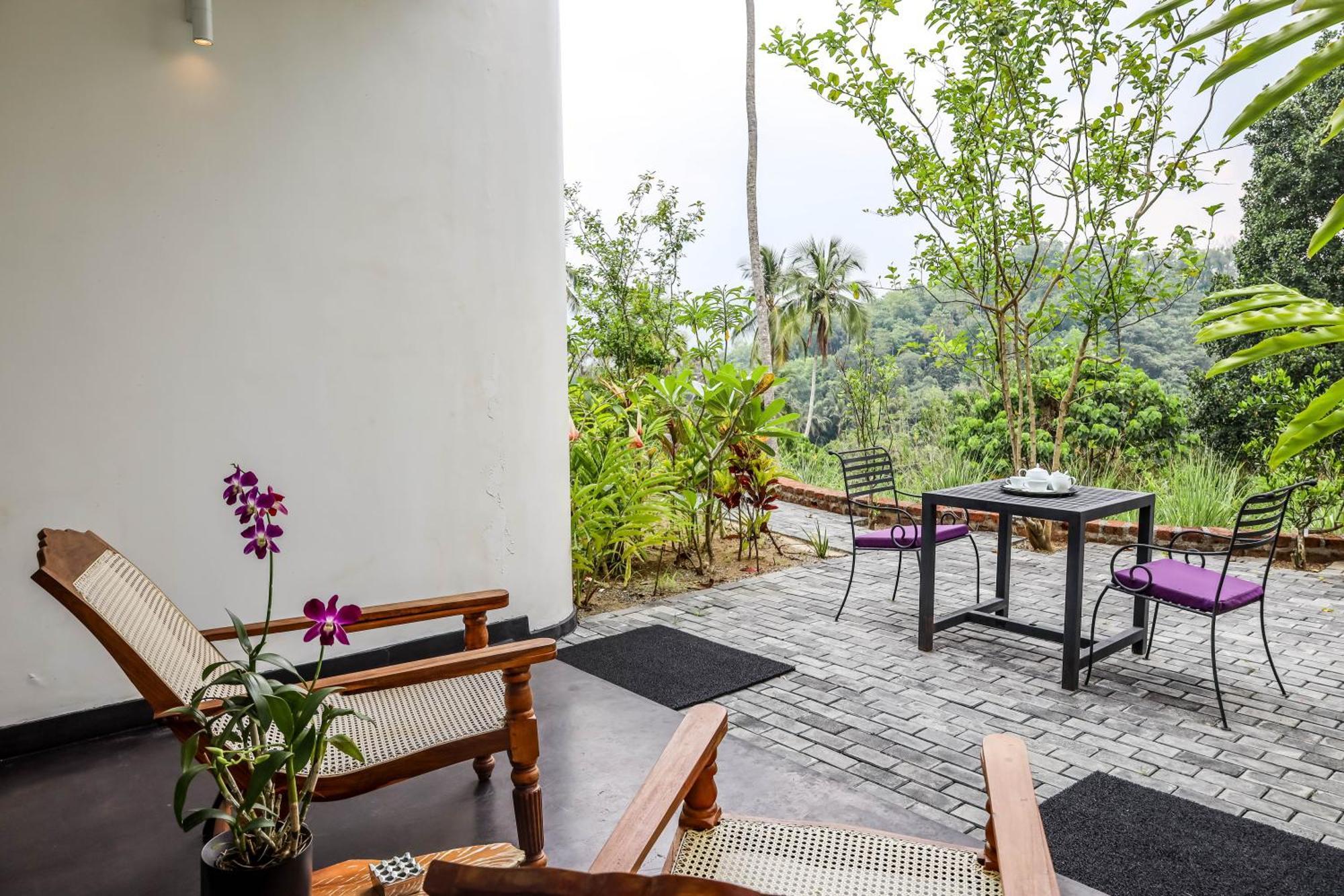 The Flame Tree Estate & Hotel Канди Номер фото